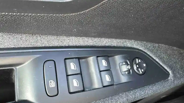 Peugeot 5008 puretech 130ch s&amp;s bvm6 — photo 27