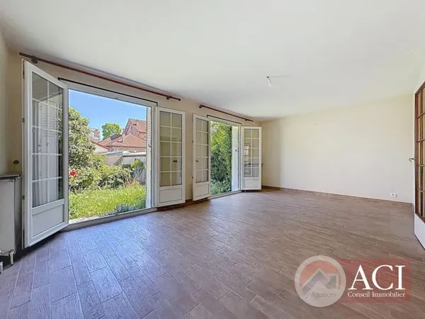 Maison à usage d'habitation édifiée sur 339m2