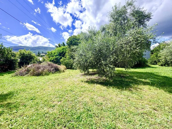 Terrain 741 m²