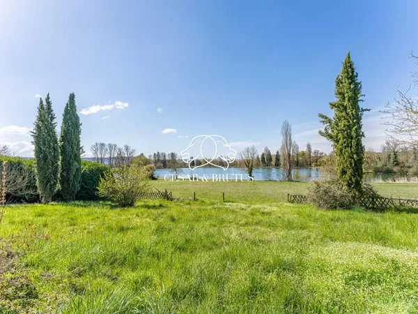 Propriété rare avec étangs et dépendances sur 16 hectares