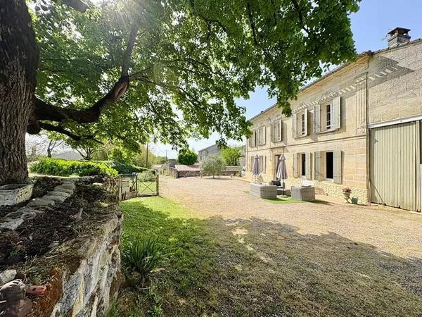 Maison 5 pièces 195 m²