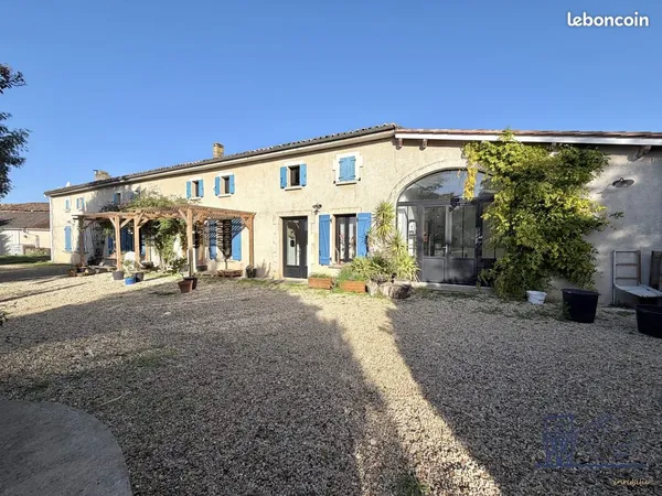 Maison 7 pièces 330 m²