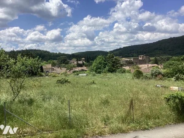 Terrain 591 m²