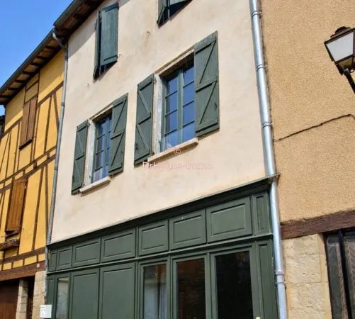 Immeuble de caractère avec local commercial et habitation louée Centre de Saint-Antonin-Noble-Val