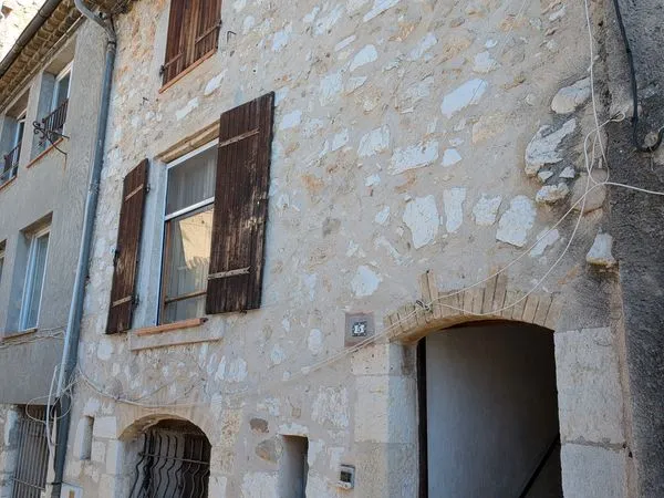 2 pièces de 60 m² / calme, lumineux et aperçu mer