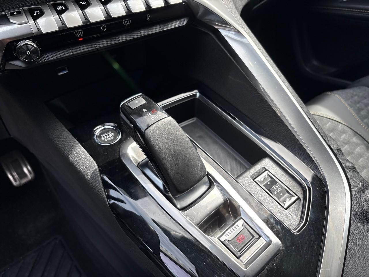 Peugeot 3008 hybrid 225ch roadtrip e-eat8 — photo 16