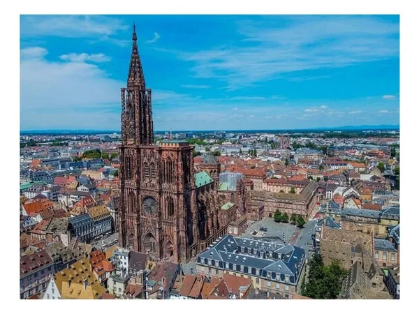 Prestige & Histoire - 3 pièces avec vue Cathédrale et Place Gutenberg-Appartement 75 m² 0 pièces