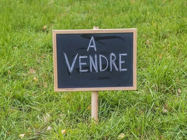 Terrain 700 m²