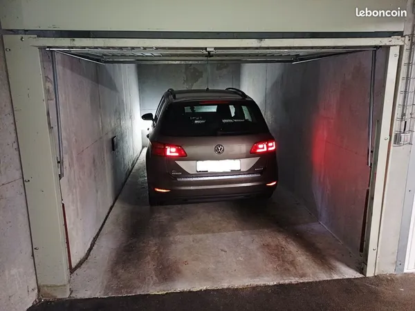 À Vendre - garage dans une résidence de standing - quartier de l'Eraudière