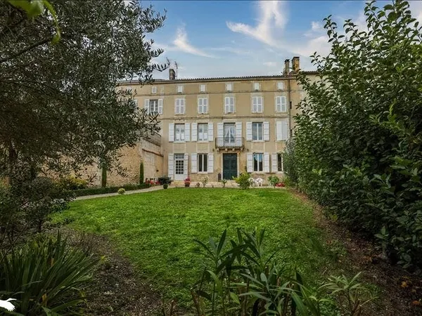 Maison 13 pièces 345 m²