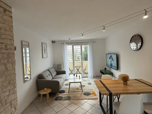 T3 meublé rénové avec balcon de 7 m² - Lumineux, équipé, idéal étudiants et jeunes actifs