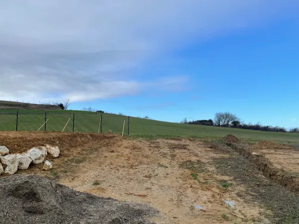 Terrain 893 m²