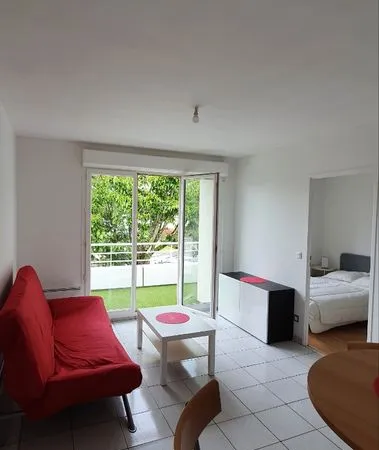 Joli t2 meublé terrasse piscine