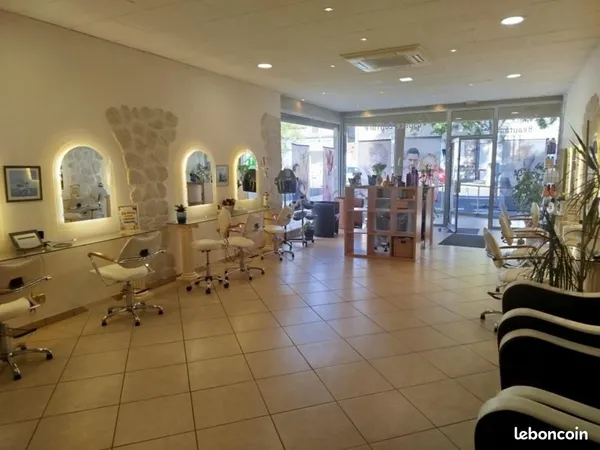 Fonds de commerce coiffure 155 m²