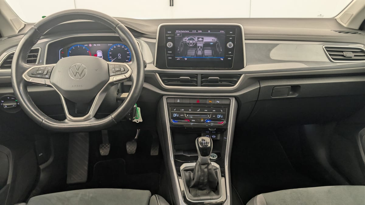 Volkswagen T-Roc — photo 13