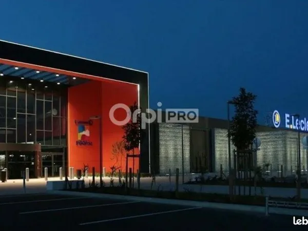 Local commercial 179 m²