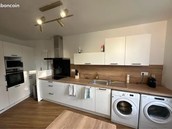 Colocation chambre immeuble laval