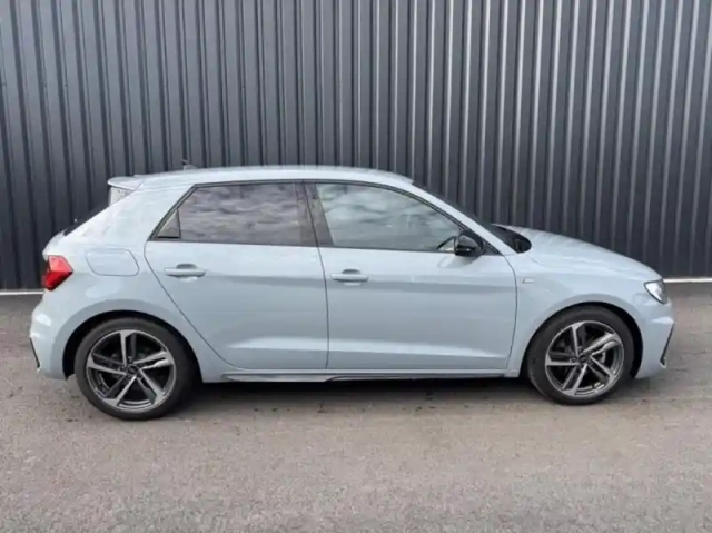 Audi A1 sportback 35 tfsi 150ch s line plus s tronic 7 — photo 6