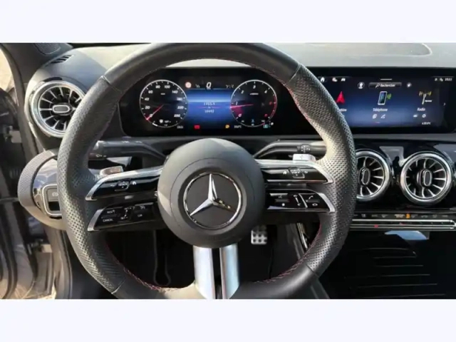 Mercedes Classe A 200 d berline amg line — photo 12