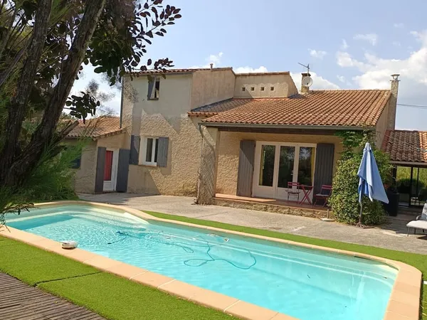LA TOUR D'AIGUES : Maison T 5