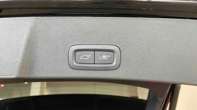Volvo Xc40 t4 recharge 129+82 ch dct7 — photo 10