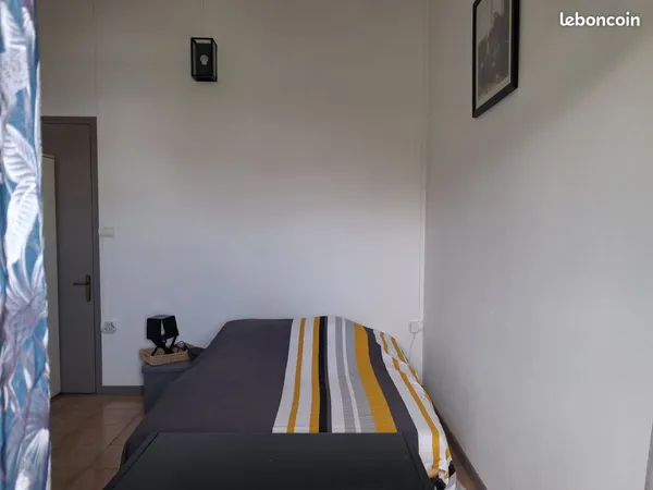 Loue chambre meublée
