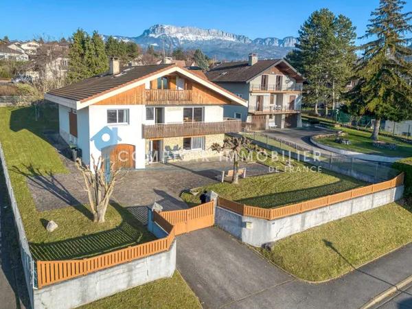 Maison 11 pièces 221 m²