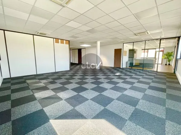 Bureau 198 m²