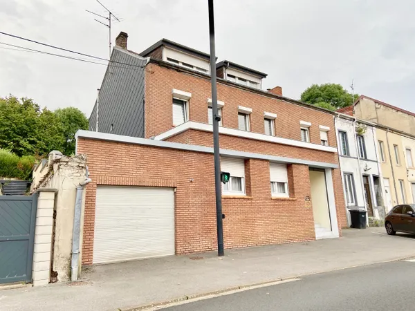 VASTE MAISON EN CENTRE VILLE À HAUTMONT À VENDRE