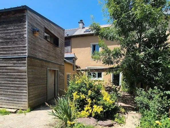 Maison de caractère en bauge - 4 chambres - Jardin - Atelier - Centre ville Mordelles