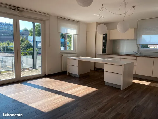 Appartement 3 pièces (68 m2) avec terrasse, garage et place de parking