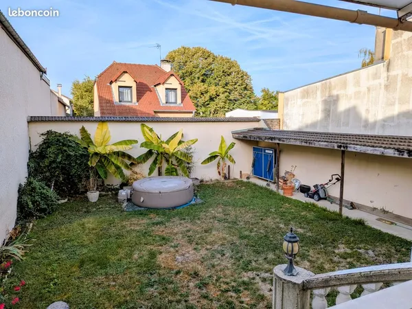 Maison de ville 115m² avec terrasse et jardin exposé ouest, peu de vis-à-vis