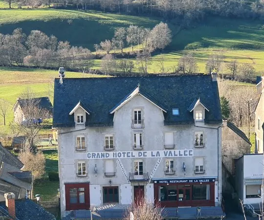 Hotel  Restaurant a vendre au cSur des Volcans dAuvergne
