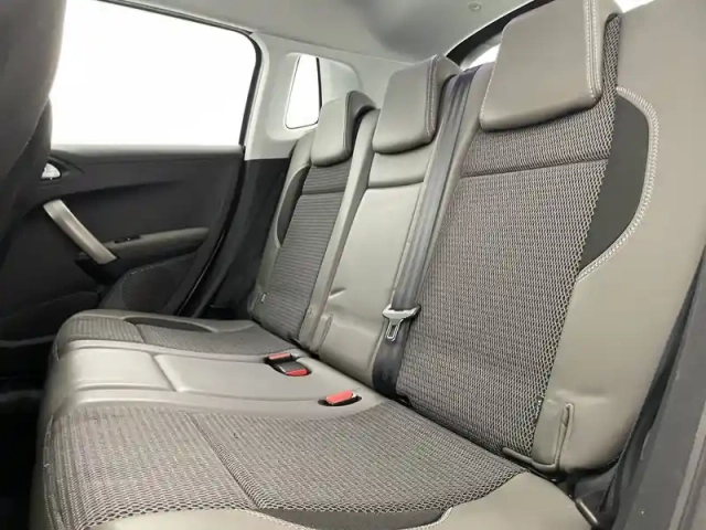 Peugeot 2008 1.2 puretech 110ch s&amp;s eat6 — photo 15