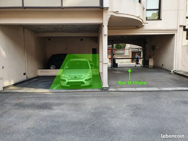 Place de parking couverte CHU