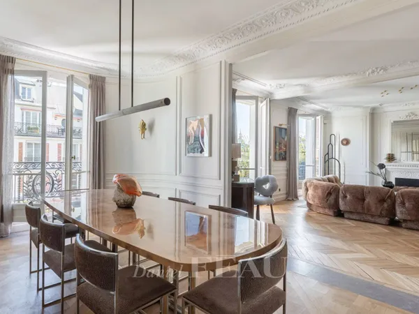 Paris 7e - Champ de Mars - Appartement d'exception avec balcons