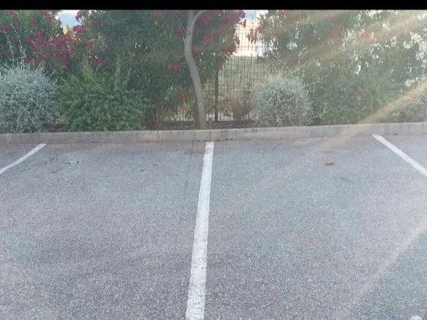 Le luc place de parking prive residence la vigneraie
