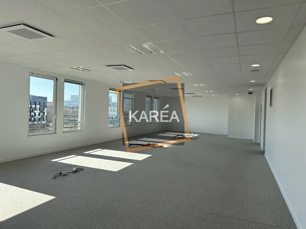 Local professionnel 332 m²