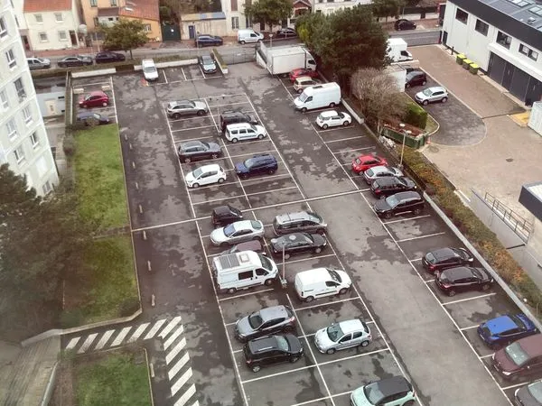 Place parking extérieur