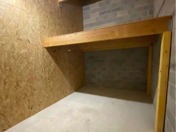 Garage 22 m2 à louer sur Graveson box local garde meuble entrepôt stockage contenair conteneur
