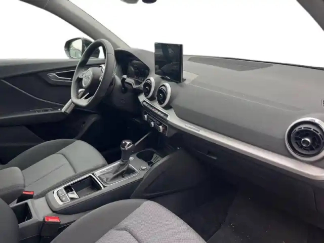 Audi Q2 35 tfsi 150 s tronic 7 — photo 9