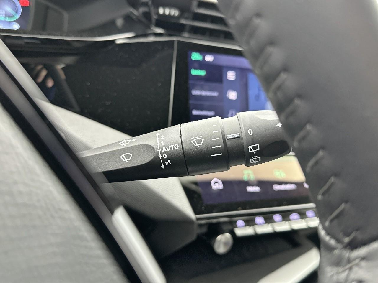 Peugeot 308 hybrid 145 e-dcs6 allure — photo 20