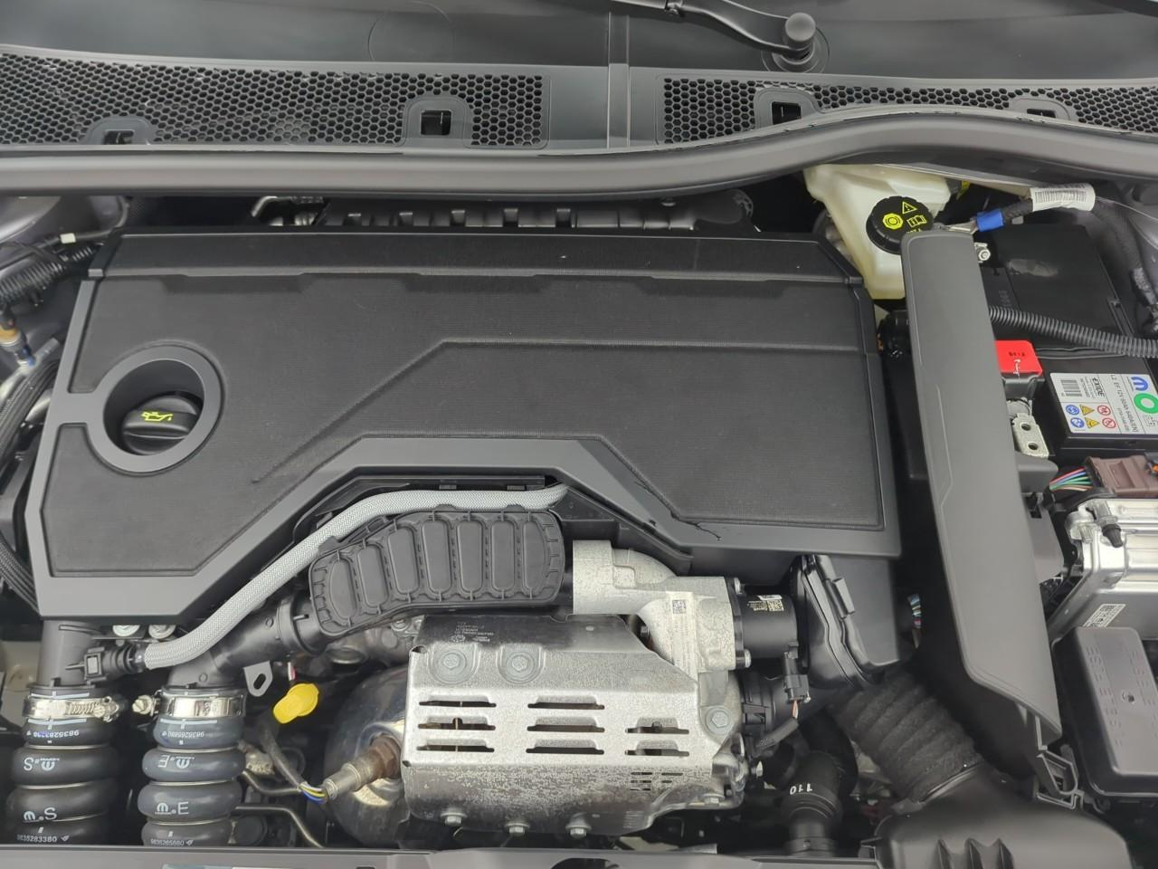 Peugeot 2008 hybrid 145 ch e-dcs6 allure — photo 16