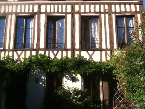 Chambre meublée dans maison centre-ville
