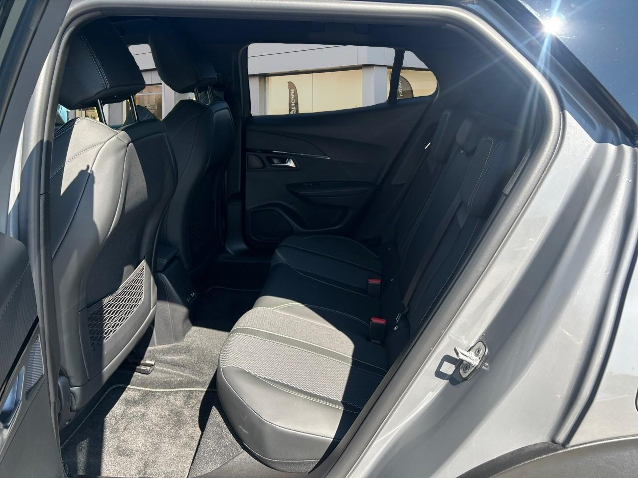 Peugeot 2008 e-2008 156ch 54 kwh gt — photo 10