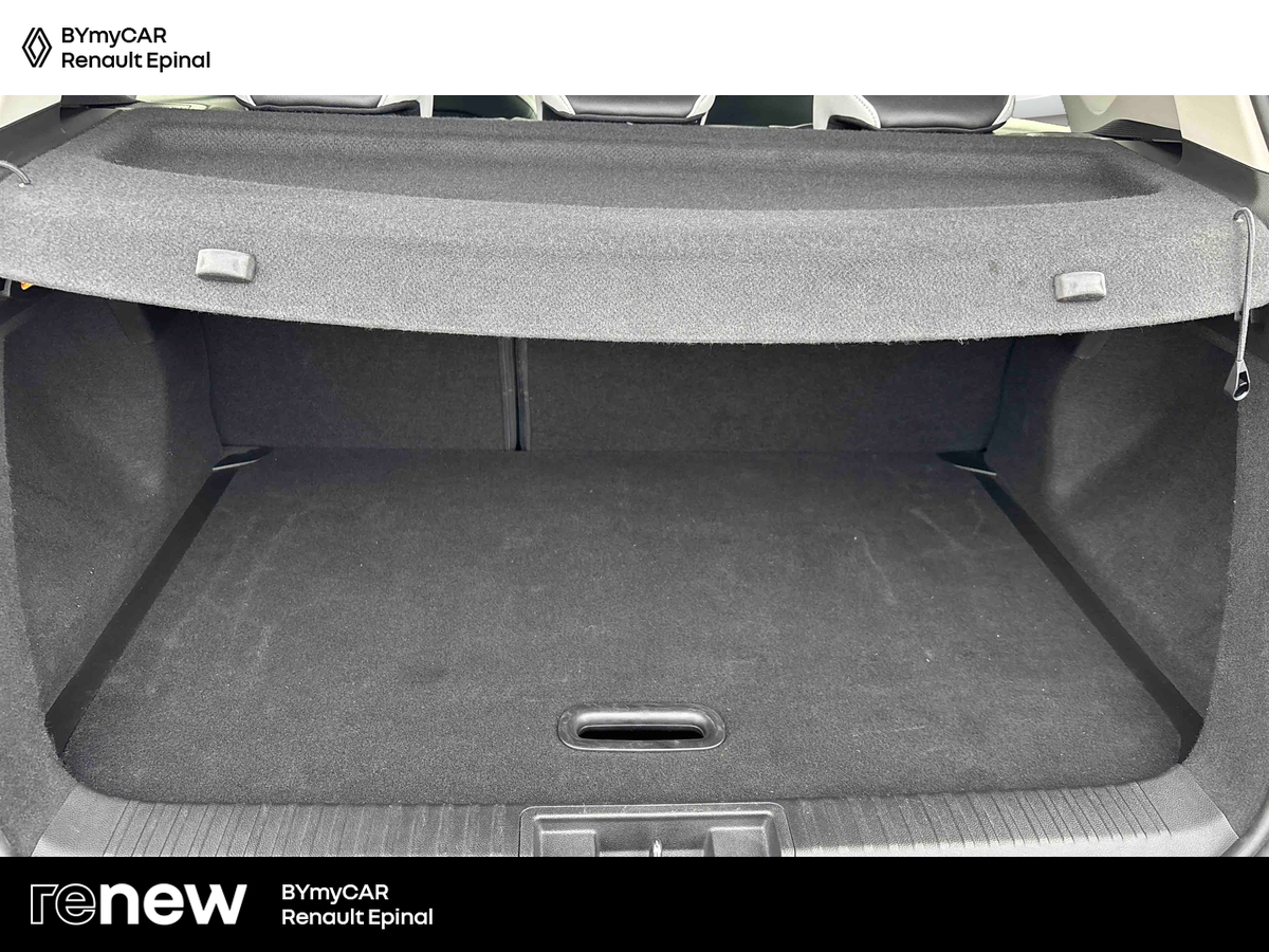 Renault Captur mild hybrid 140 — photo 13