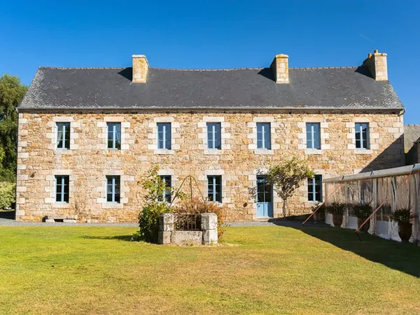 Superbe domaine en pierre de 600 m² à Camlez ? Idéal événementiel ou grande propriété familiale !