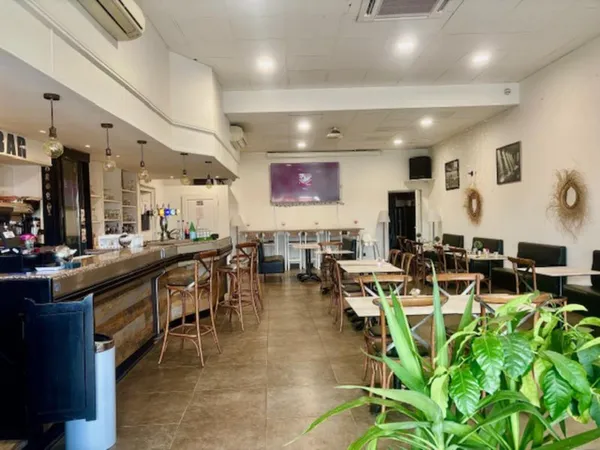 Local commercial 136 m²