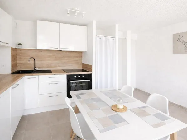 T2 rénové en rez-de-jardin au coeur de la pinède