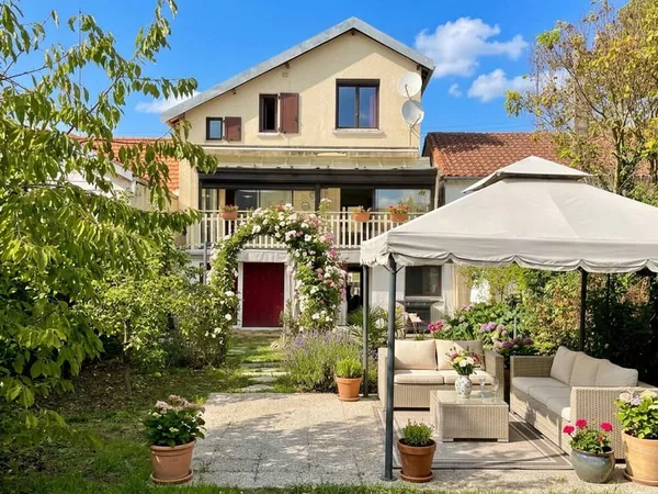 Maison de ville de 104 m2 au coeur de Bergerac : confort mode